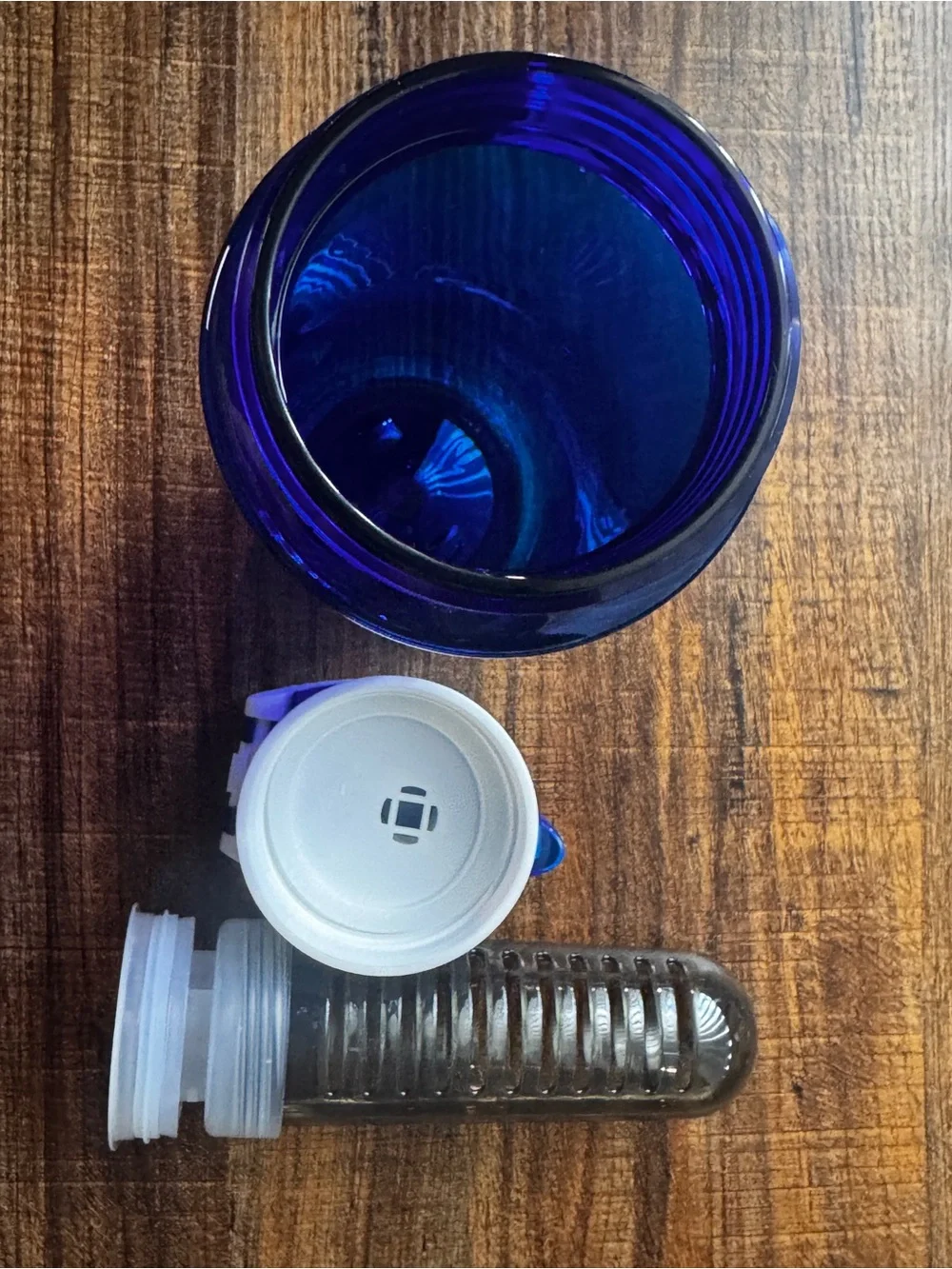 Blue Fruit Infuser Water Bottle New32 oz - Flip Top Lid with Locking Latch & Fil